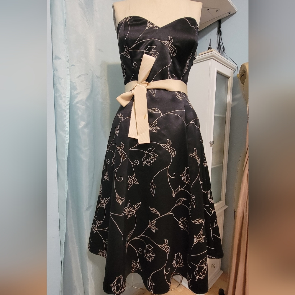 WHBM strapless fit & flare dress with embroidery